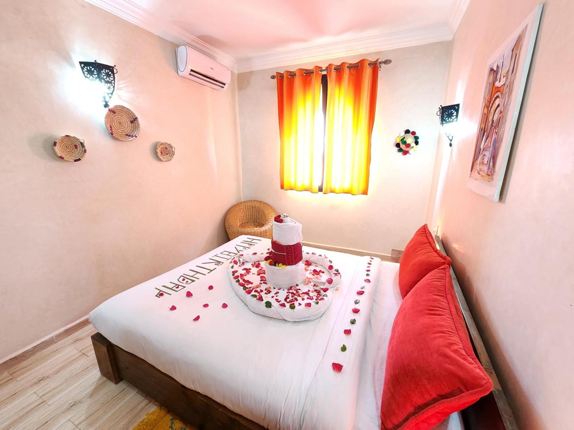 Les Jardins D Amizmiz 6 Piscines Bed & Breakfast Wawizelte Exterior photo